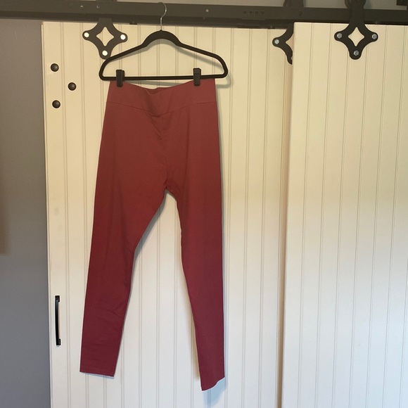 Logo Layers pretty rose leggings, medium, 30” inseam. Brand new never worn. - Picture 2 of 6